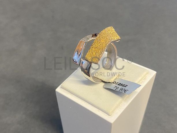 Anel em prata e outros materiais