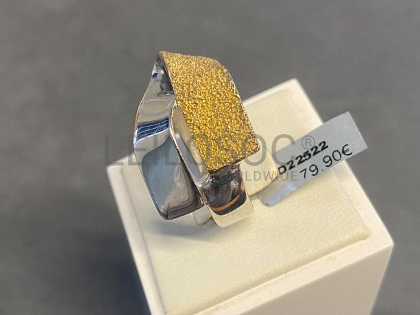 Anel em prata e outros materiais