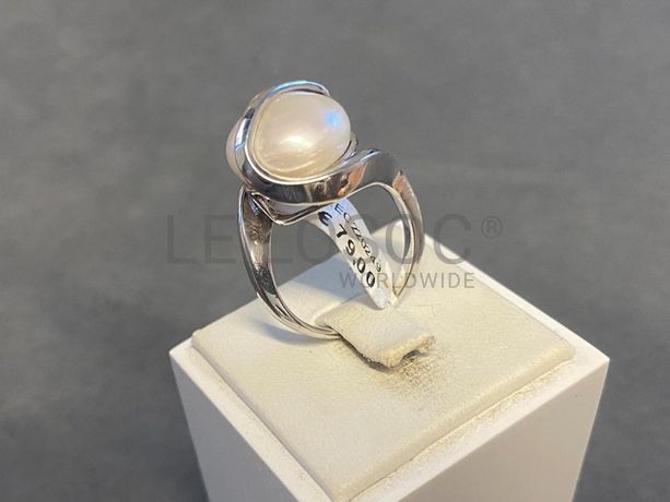 Anel em prata e outros materiais