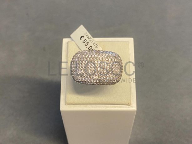 Anel em prata e outros materiais