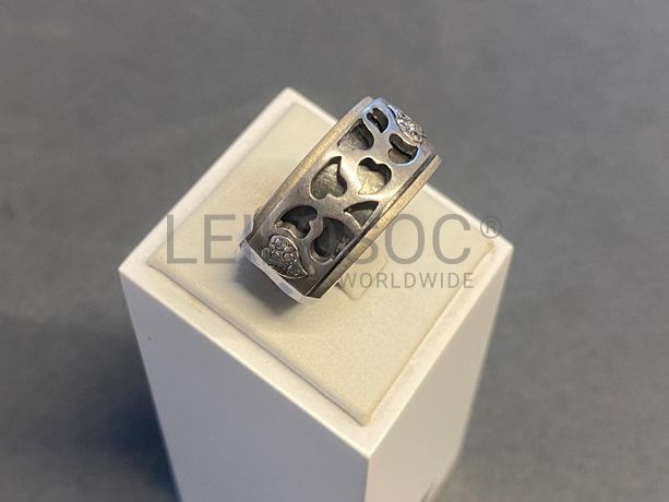 Anel em prata e outros materiais