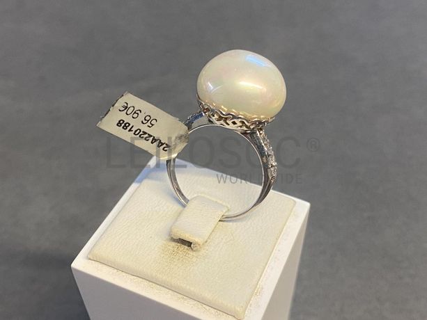 Anel em prata e outros materiais