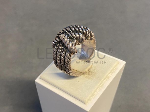 Anel em prata e outros materiais