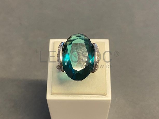 Anel em prata e outros materiais