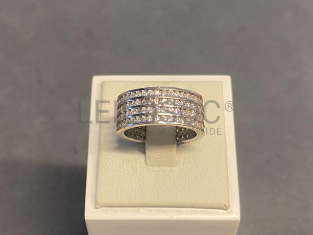 Anel em prata e outros materiais