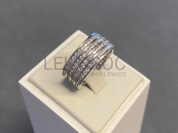 Anel em prata e outros materiais