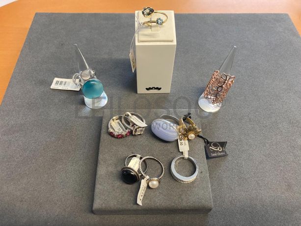 Anéis em prata e outros materiais