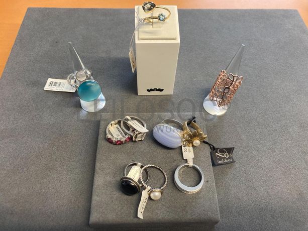 Anéis em prata e outros materiais