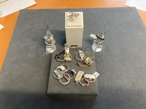 Anéis em prata e outros materiais