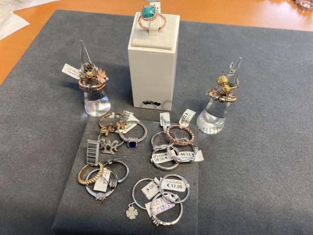 Anéis em prata e outros materiais