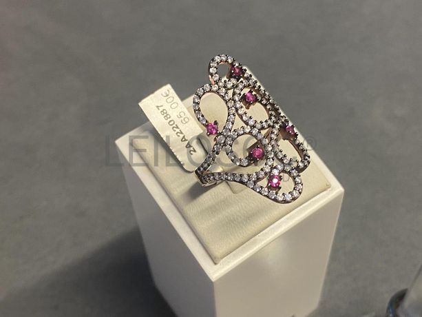 Anéis em prata e outros materiais