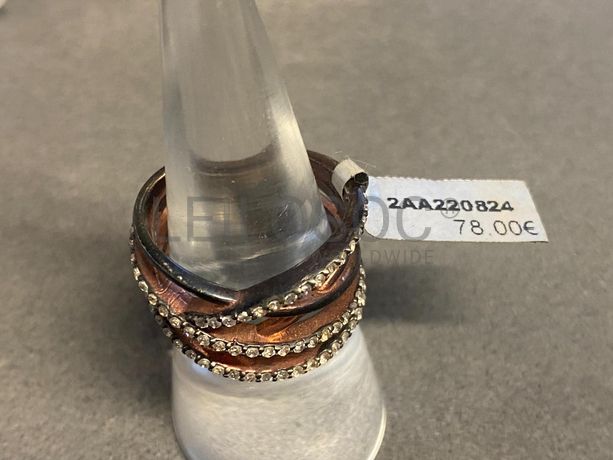 Anéis em prata e outros materiais