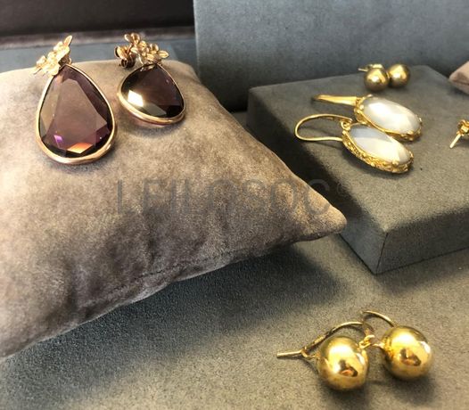 Brincos em prata e outros materiais