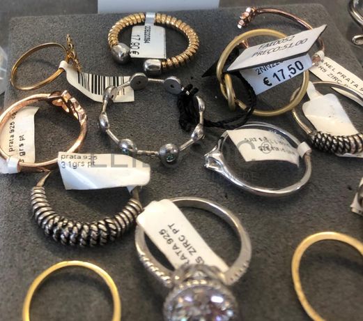 Anéis em prata e outros materiais