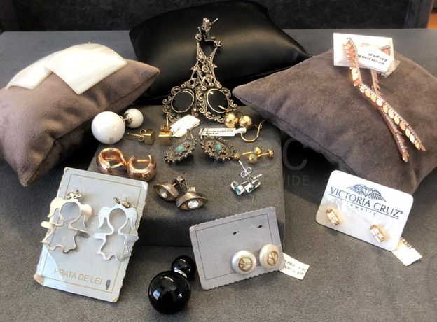 Brincos em prata e outros materiais