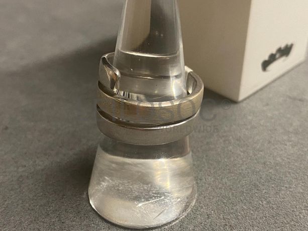 Anéis em prata e outros materiais