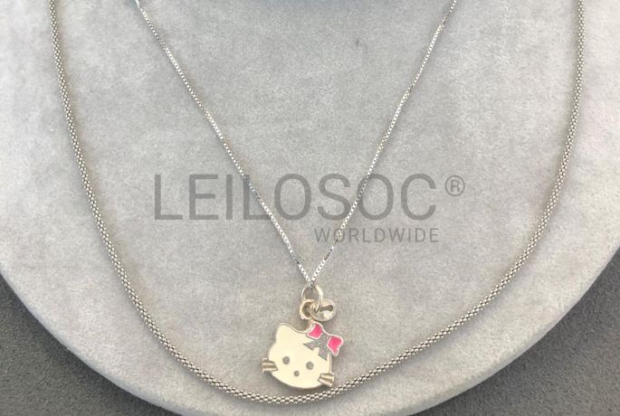 Brincos em prata e outros materiais + Colar