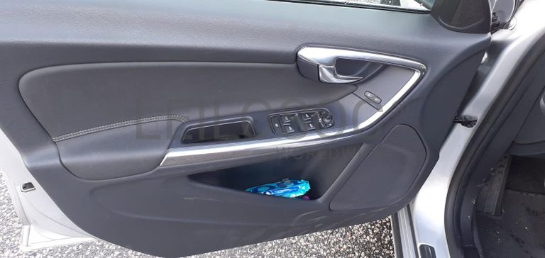 Volvo V60 2.0 · Ano 2014