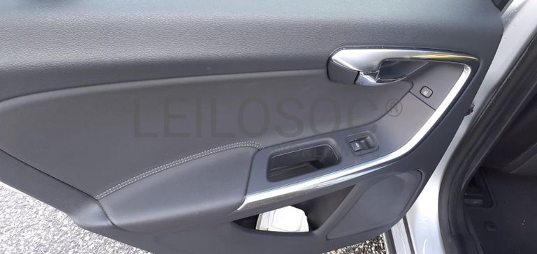 Volvo V60 2.0 · Ano 2014