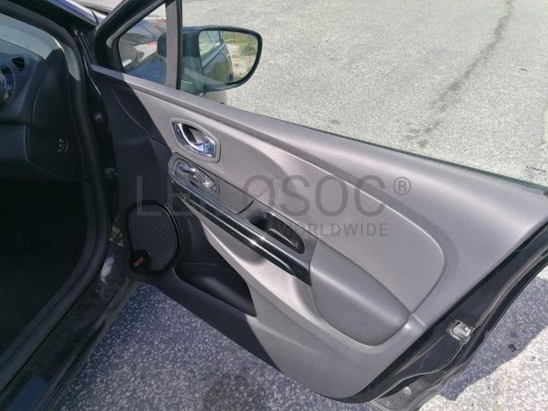 Renault Clio 1.5 DCI · Ano 2014