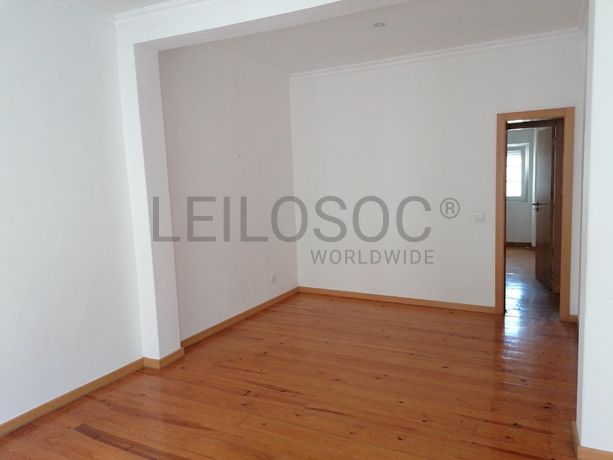 Edifício 3 Pisos c/ Logradouro · Estrela, Lisboa