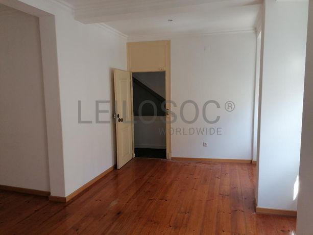 Edifício 3 Pisos c/ Logradouro · Estrela, Lisboa