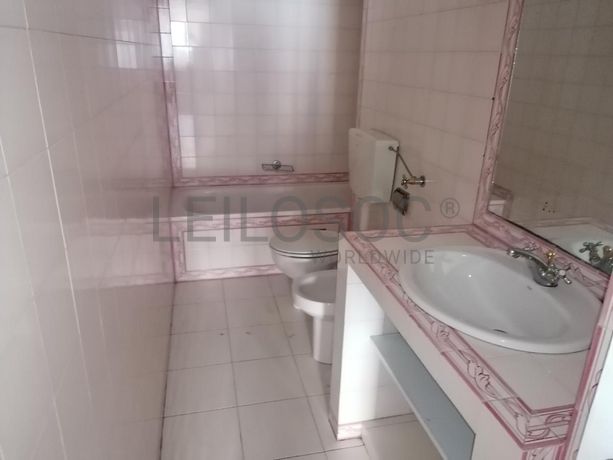 Edifício 3 Pisos c/ Logradouro · Estrela, Lisboa