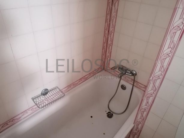 Edifício 3 Pisos c/ Logradouro · Estrela, Lisboa