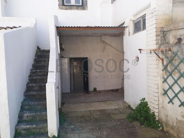 Edifício 3 Pisos c/ Logradouro · Estrela, Lisboa