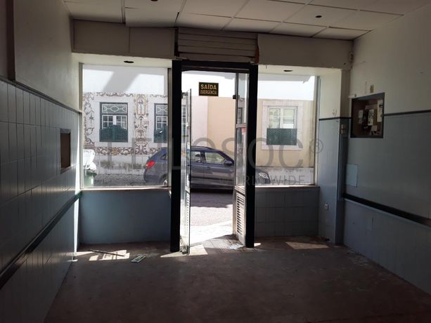 Edifício 3 Pisos c/ Logradouro · Estrela, Lisboa