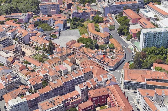 Edifício 3 Pisos c/ Logradouro · Estrela, Lisboa