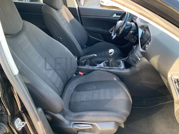 Peugeot 308 1.6 BlueHDI · Ano 2015