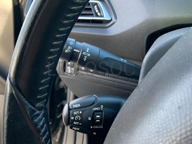 Peugeot 308 1.6 BlueHDI · Ano 2015