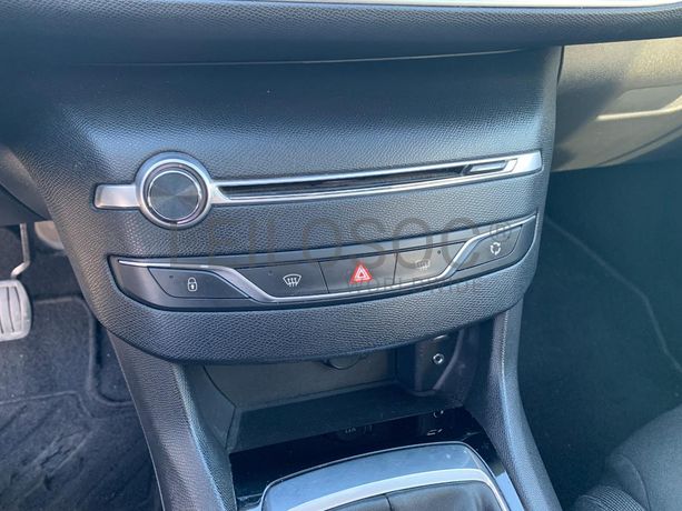 Peugeot 308 1.6 BlueHDI · Ano 2015