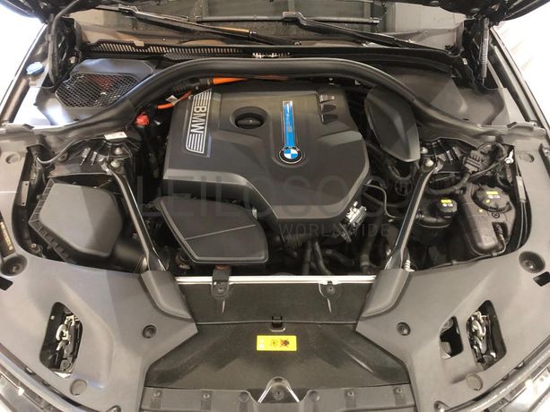 BMW 530E · Elétrico/Gasolina · Ano 2017