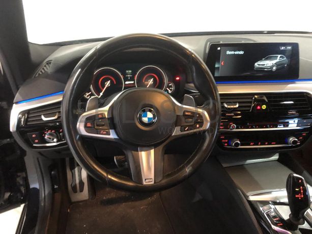 BMW 530E · Elétrico/Gasolina · Ano 2017