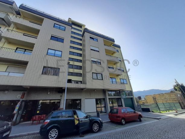 LEILÃO SUSPENSO · Apartamento T4  + Garagem · Vila das Aves