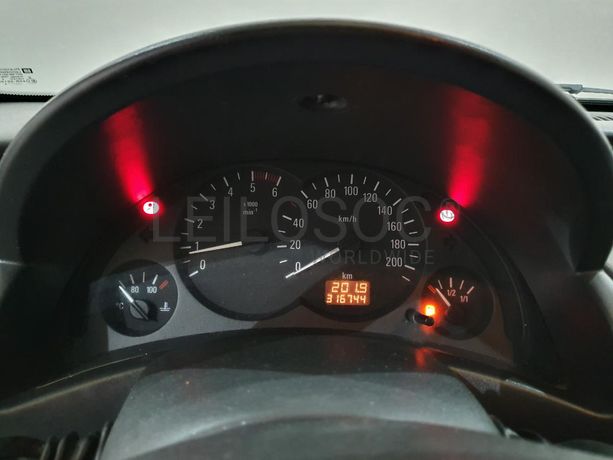 Opel Corsa · Ano 2004