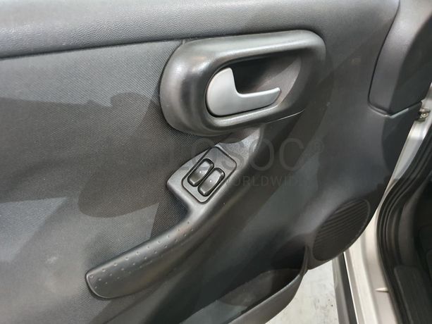 Opel Corsa · Ano 2004