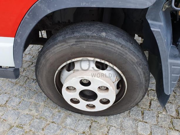 Mitsubishi Canter Fuso 7C18  · Ano 2013