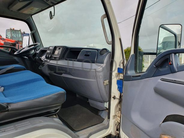 Mitsubishi Canter Fuso 7C18  · Ano 2013