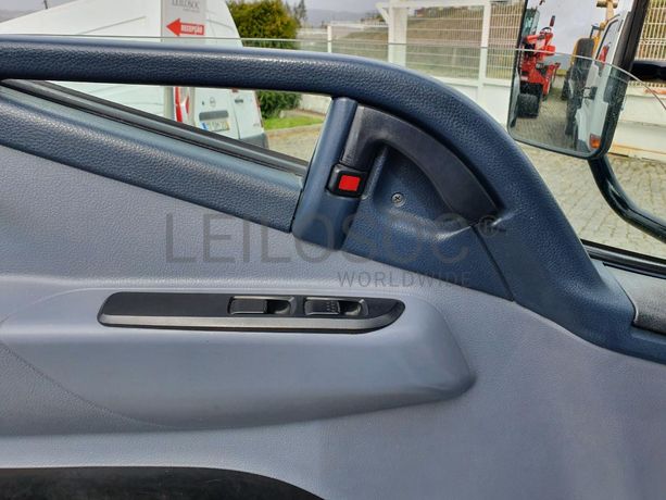 Mitsubishi Canter Fuso 7C18  · Ano 2013