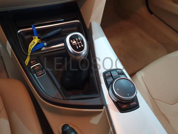 BMW 320D 2.0 Touring · Ano 2015