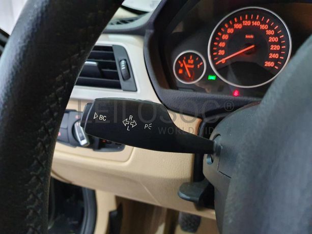 BMW 320D 2.0 Touring · Ano 2015