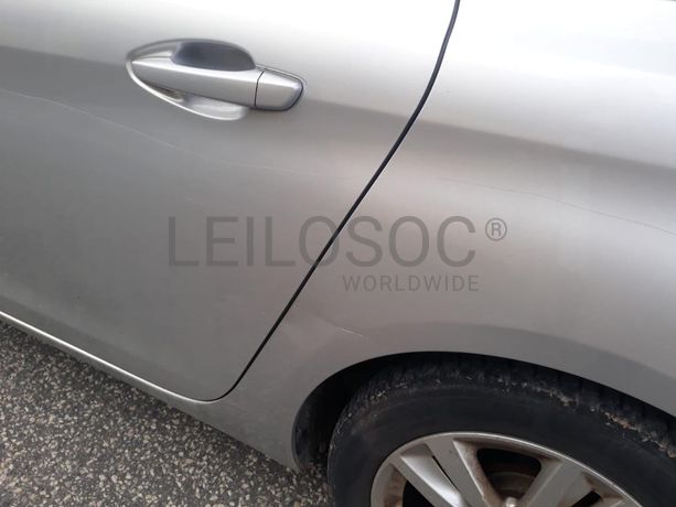 Peugeot 308 SW 1.6 BlueHDI · Ano 2014