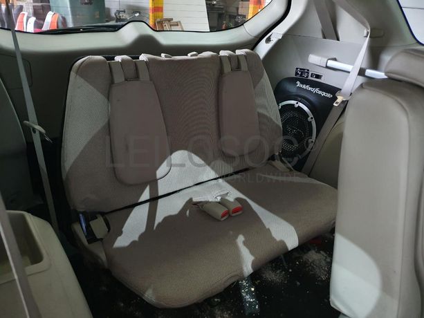 Mitsubishi Outlander 2.0 DI-D · Ano 2007