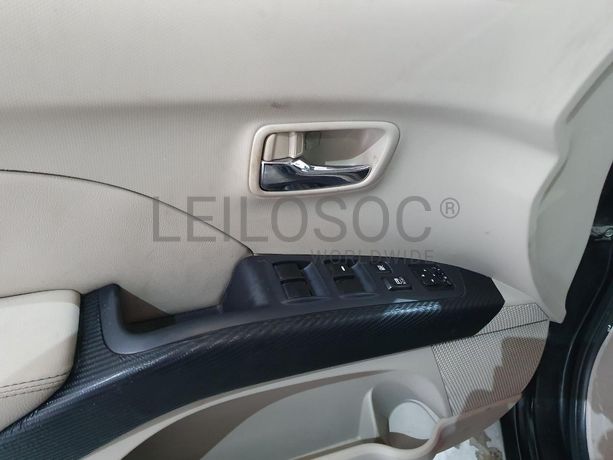 Mitsubishi Outlander 2.0 DI-D · Ano 2007