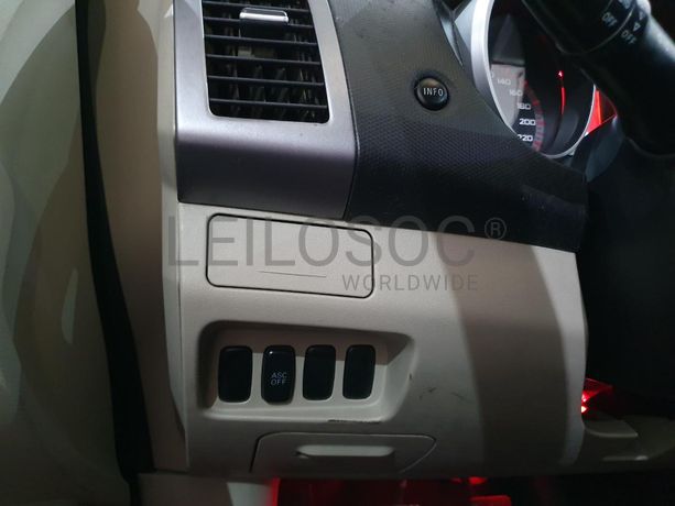 Mitsubishi Outlander 2.0 DI-D · Ano 2007