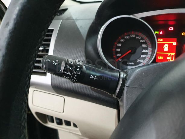 Mitsubishi Outlander 2.0 DI-D · Ano 2007