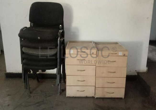 Mobiliário de escritório ·